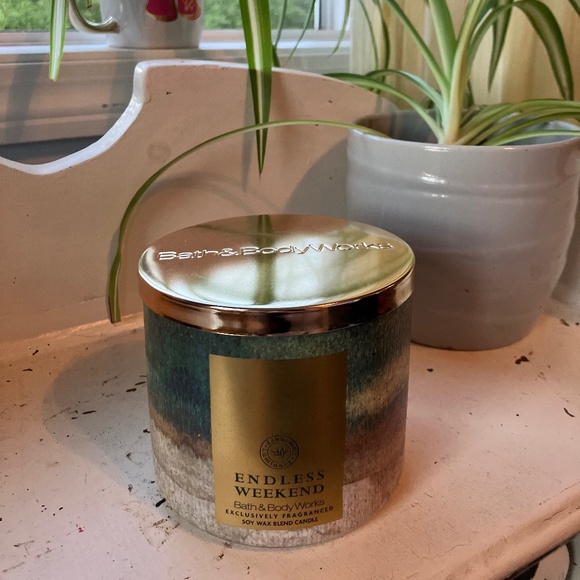 Endless Weekend 3 wick Yankee Candle! Mandarin, Magnolia and Coconut Water - Picture 3 of 5